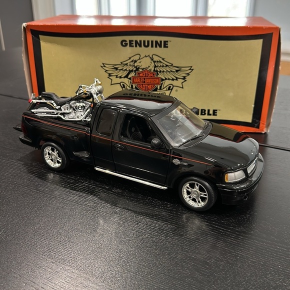 Harley-Davidson Limited Edition Collectable Model Ford F150 Truck & Fat Boy - Picture 6 of 13